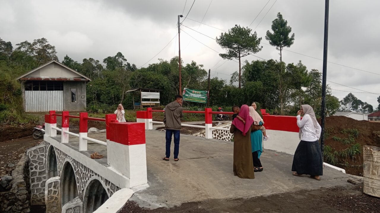 Penuh Kebahagiaan Dirasakan Warga Desa Penakir Pada Hari Kedua Idul Fitri 1447 H Bisa Nikmati Akses Lancar Jembatan Armco Kali Sigintung